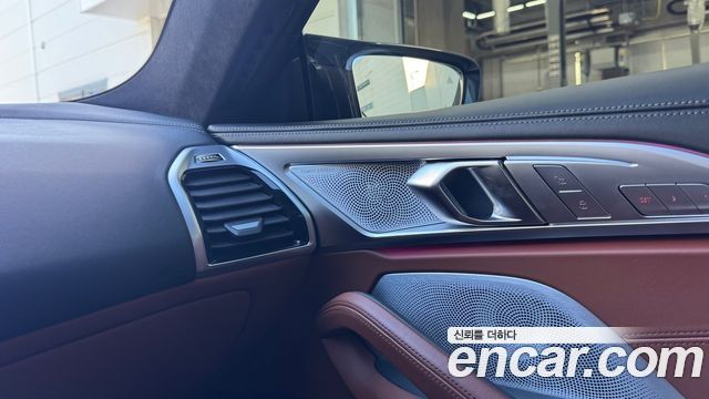 BMW 8-Series 2023 — photo 16