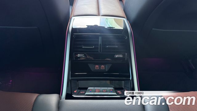BMW 8-Series 2023 — photo 20