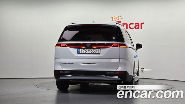 Kia Canival 2021 — photo 4