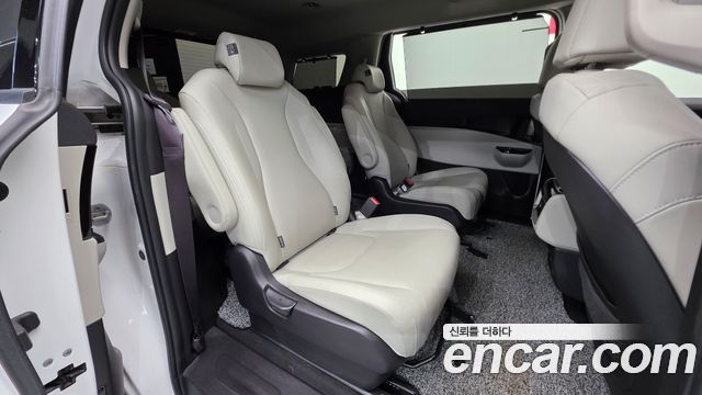 Kia Canival 2021 — photo 19