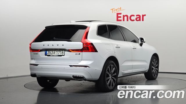Volvo XC60 2021 — photo 2