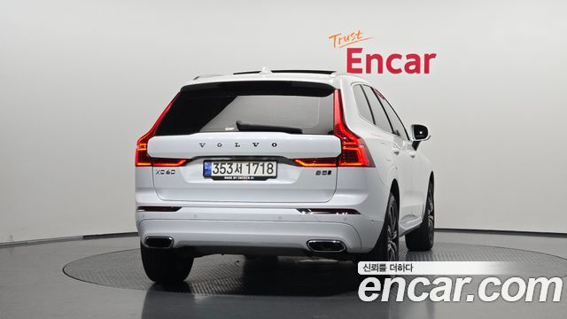 Volvo XC60 2021 — photo 4