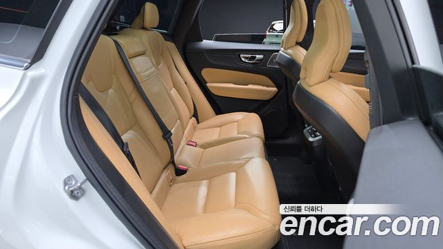 Volvo XC60 2021 — photo 17