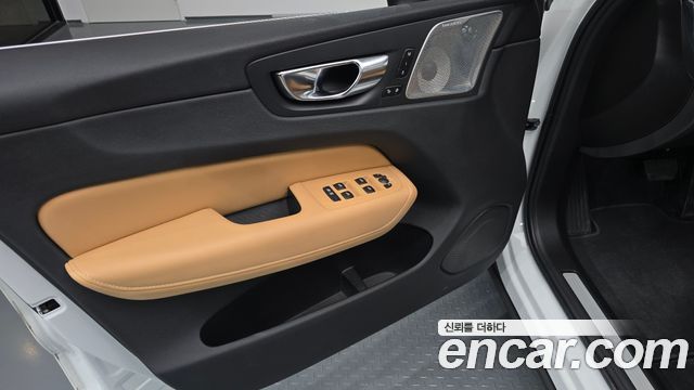 Volvo XC60 2021 — photo 14