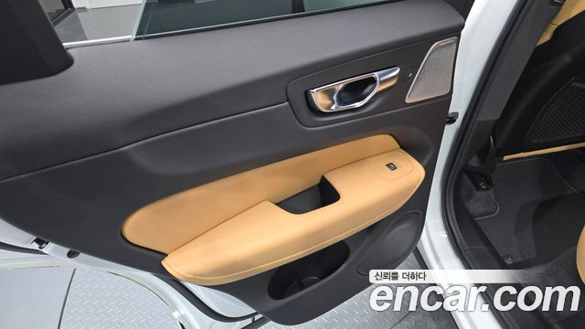 Volvo XC60 2021 — photo 15