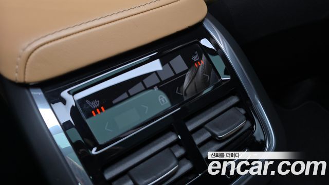 Volvo XC60 2021 — photo 29