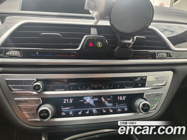 BMW 7-Series 2018 — photo 8
