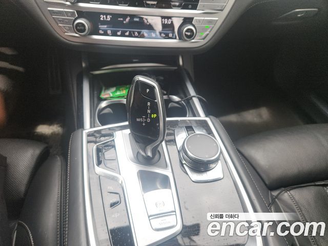 BMW 7-Series 2018 — photo 9