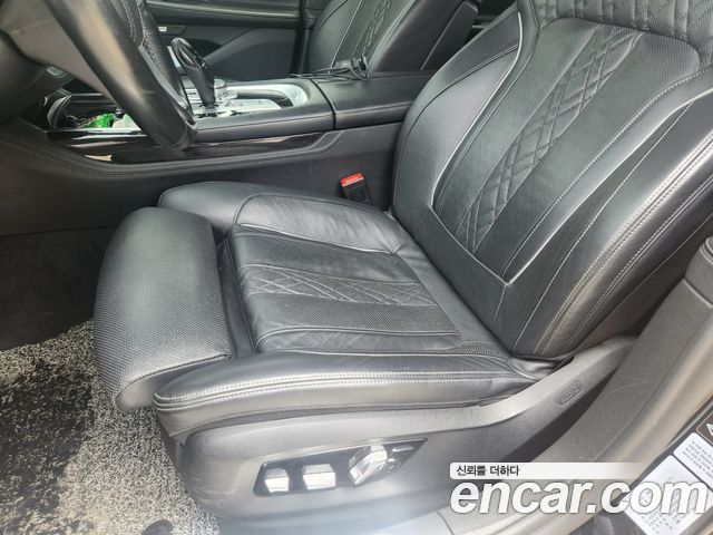 BMW 7-Series 2018 — photo 10