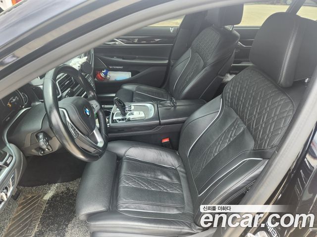 BMW 7-Series 2018 — photo 11
