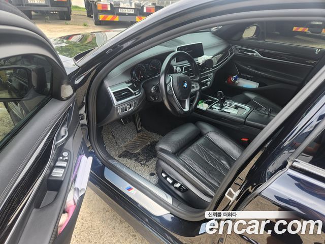 BMW 7-Series 2018 — photo 15