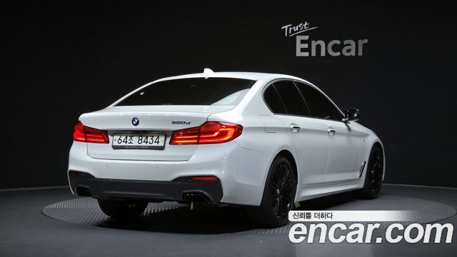 BMW 5-Series 2018 — photo 2