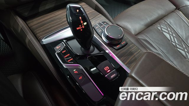 BMW 5-Series 2018 — photo 12