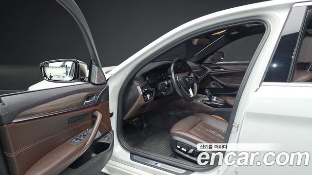 BMW 5-Series 2018 — photo 13