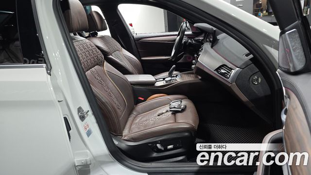 BMW 5-Series 2018 — photo 18