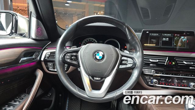 BMW 5-Series 2018 — photo 19