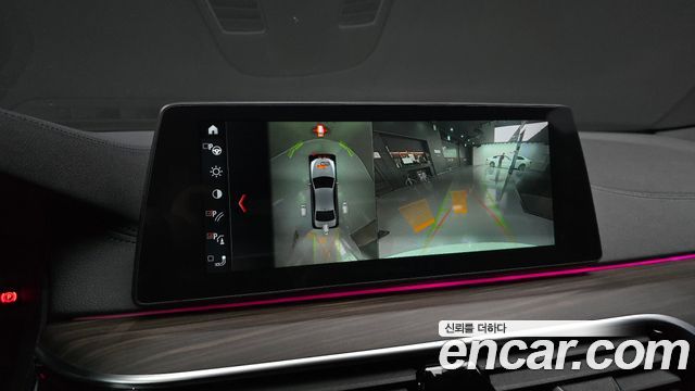 BMW 5-Series 2018 — photo 20