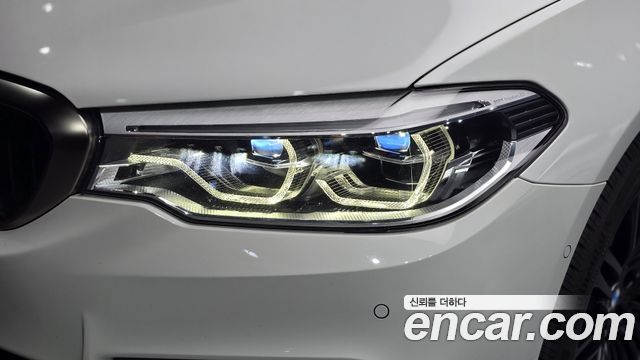 BMW 5-Series 2018 — photo 8