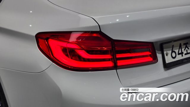BMW 5-Series 2018 — photo 9