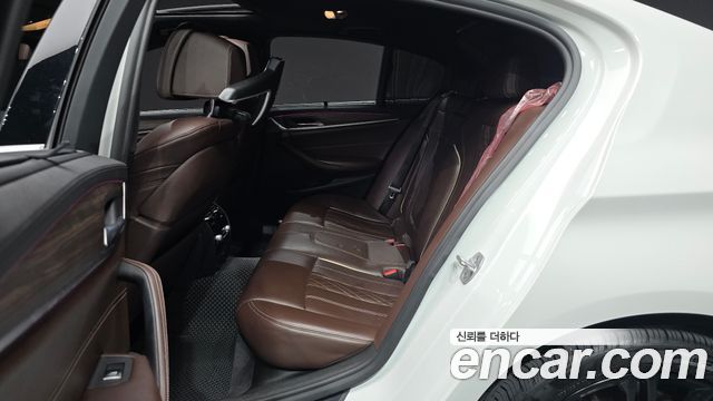 BMW 5-Series 2018 — photo 16