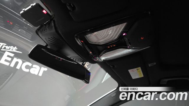 BMW 5-Series 2018 — photo 27