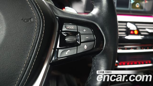 BMW 5-Series 2018 — photo 32