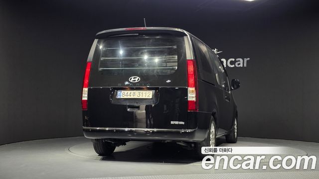 Hyundai Staria 2023 — photo 4