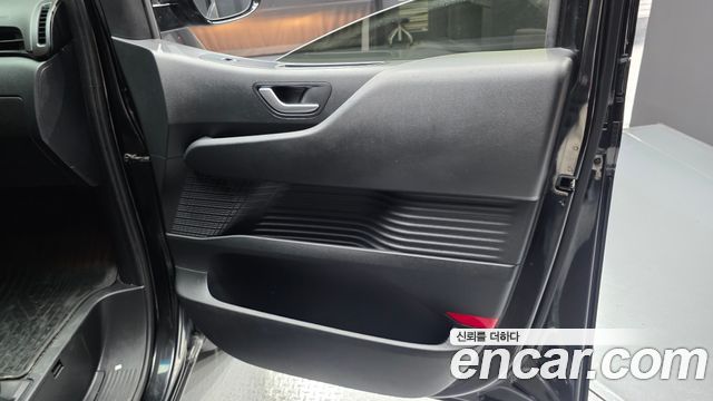 Hyundai Staria 2023 — photo 14