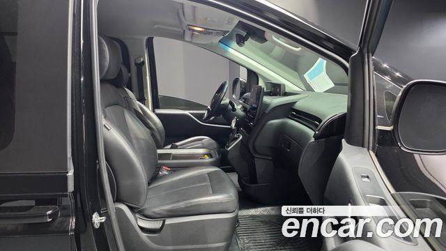 Hyundai Staria 2023 — photo 16