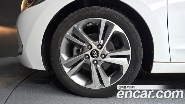 Hyundai AVANTE 2018 — photo 5