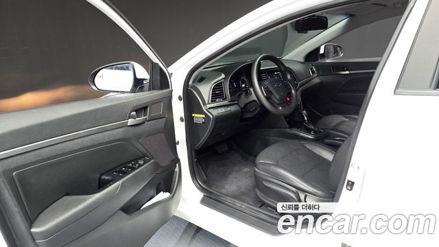 Hyundai AVANTE 2018 — photo 10