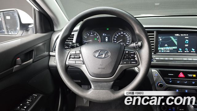 Hyundai AVANTE 2018 — photo 12