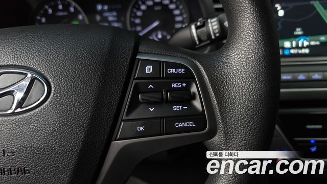 Hyundai AVANTE 2018 — photo 16