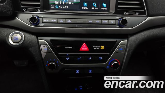 Hyundai AVANTE 2018 — photo 17
