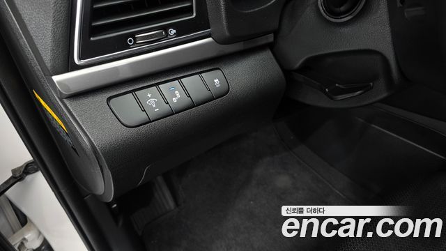 Hyundai AVANTE 2018 — photo 20