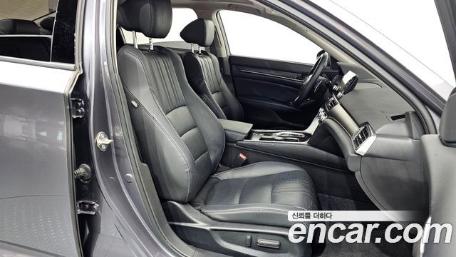 Honda Accord 2018 — photo 17