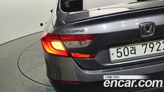 Honda Accord 2018 — photo 9
