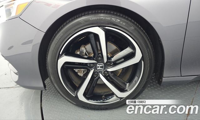 Honda Accord 2018 — photo 31