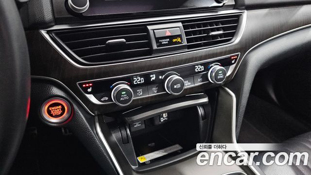 Honda Accord 2018 — photo 32
