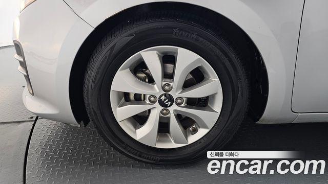 Kia pride 2015 — photo 5