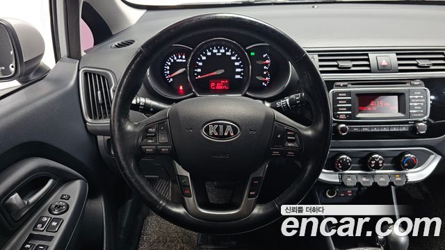 Kia pride 2015 — photo 19