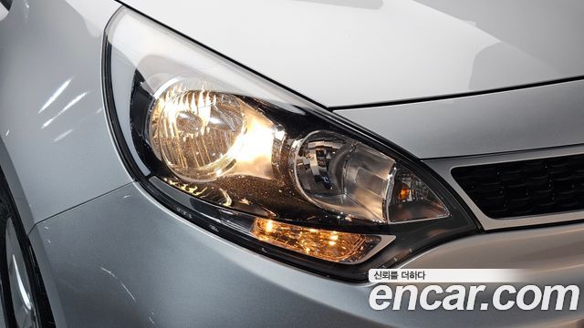 Kia pride 2015 — photo 8