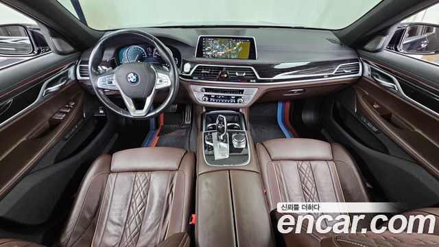 BMW 7-Series 2018 — photo 10