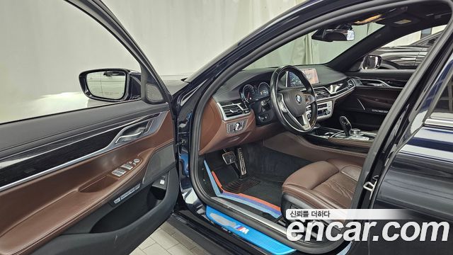 BMW 7-Series 2018 — photo 13
