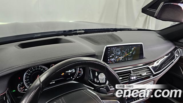 BMW 7-Series 2018 — photo 21