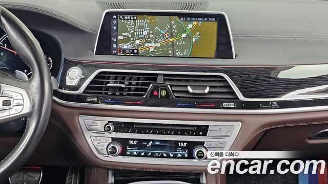 BMW 7-Series 2018 — photo 26