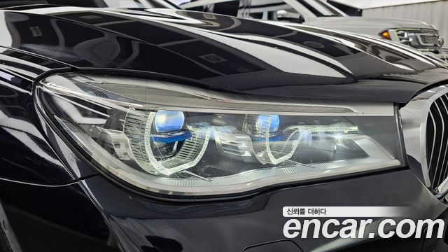 BMW 7-Series 2018 — photo 8