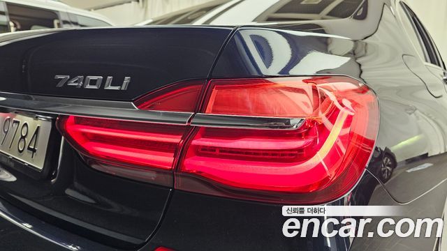 BMW 7-Series 2018 — photo 9