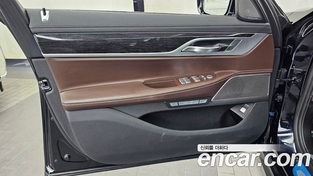 BMW 7-Series 2018 — photo 14