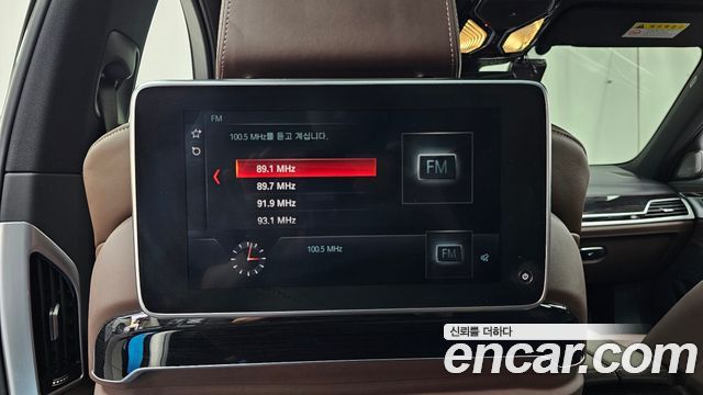 BMW 7-Series 2018 — photo 33